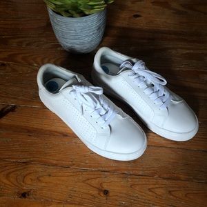 Steve Madden // women’s white sneakers